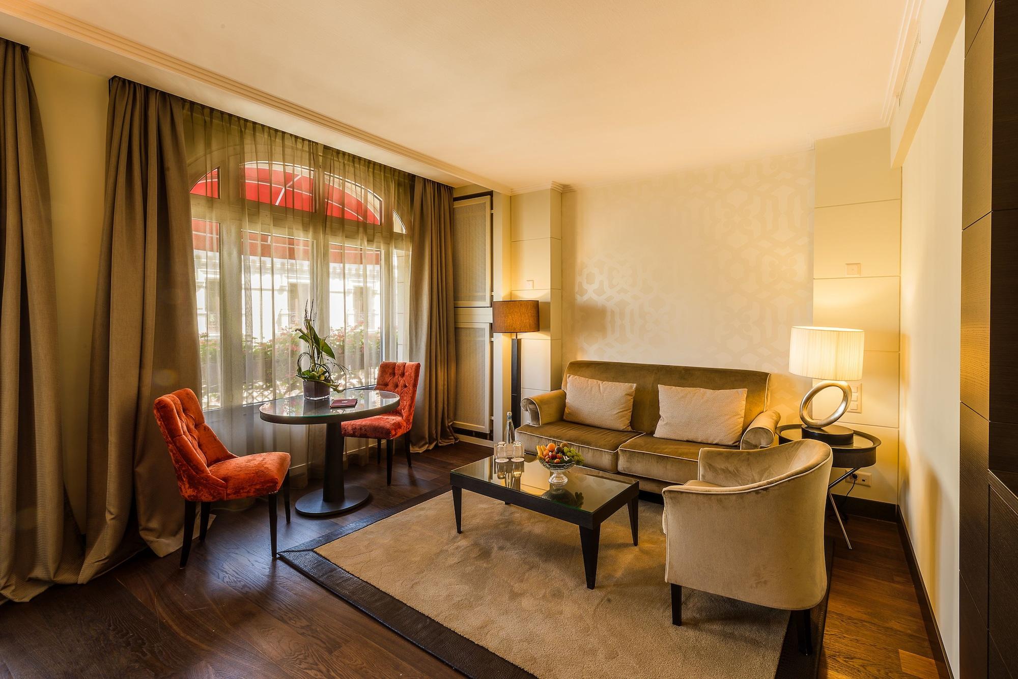 Lausanne Palace מראה חיצוני תמונה A suite at the Hotel de Crillon