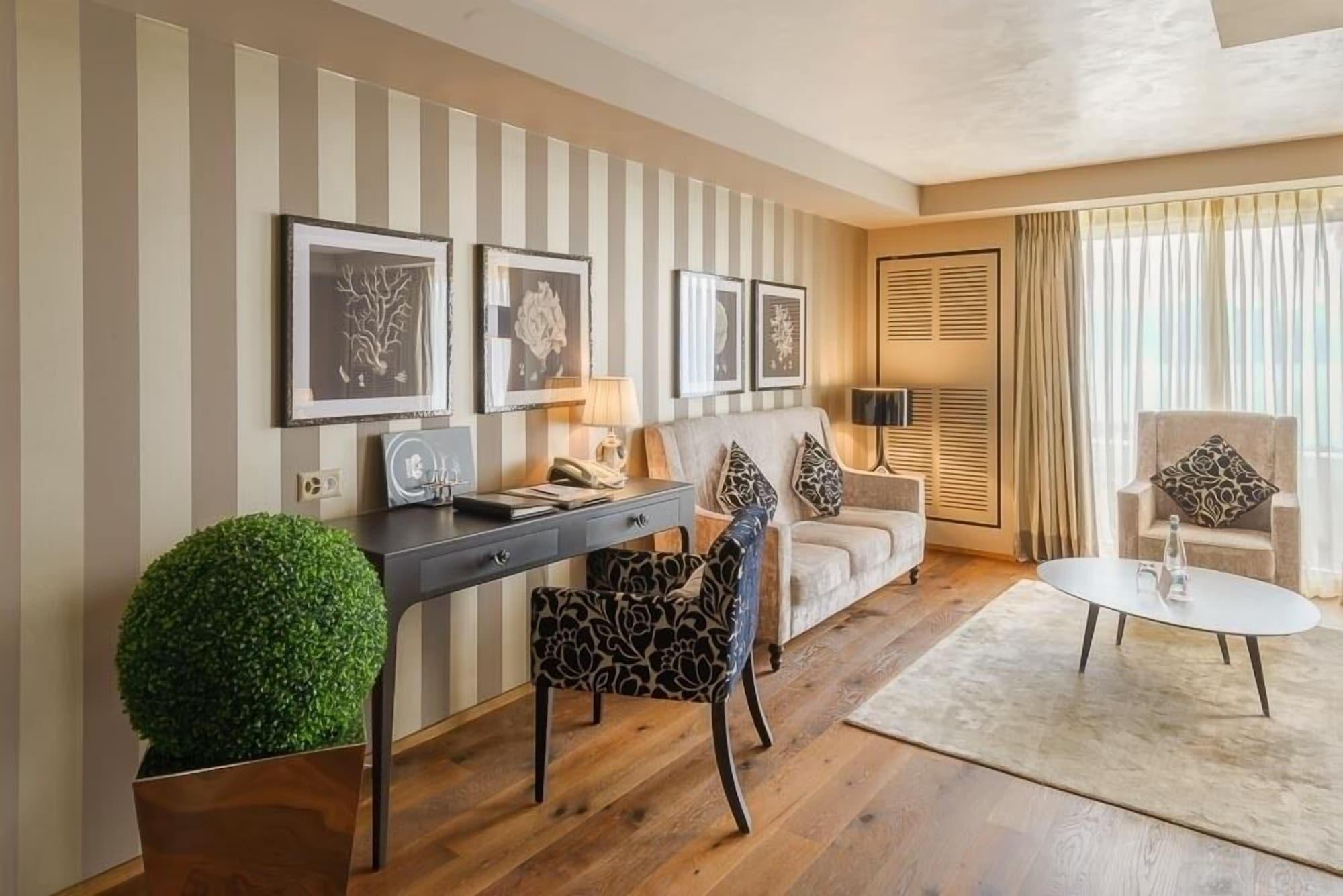 Lausanne Palace מראה חיצוני תמונה A suite at the Hotel de la Paix