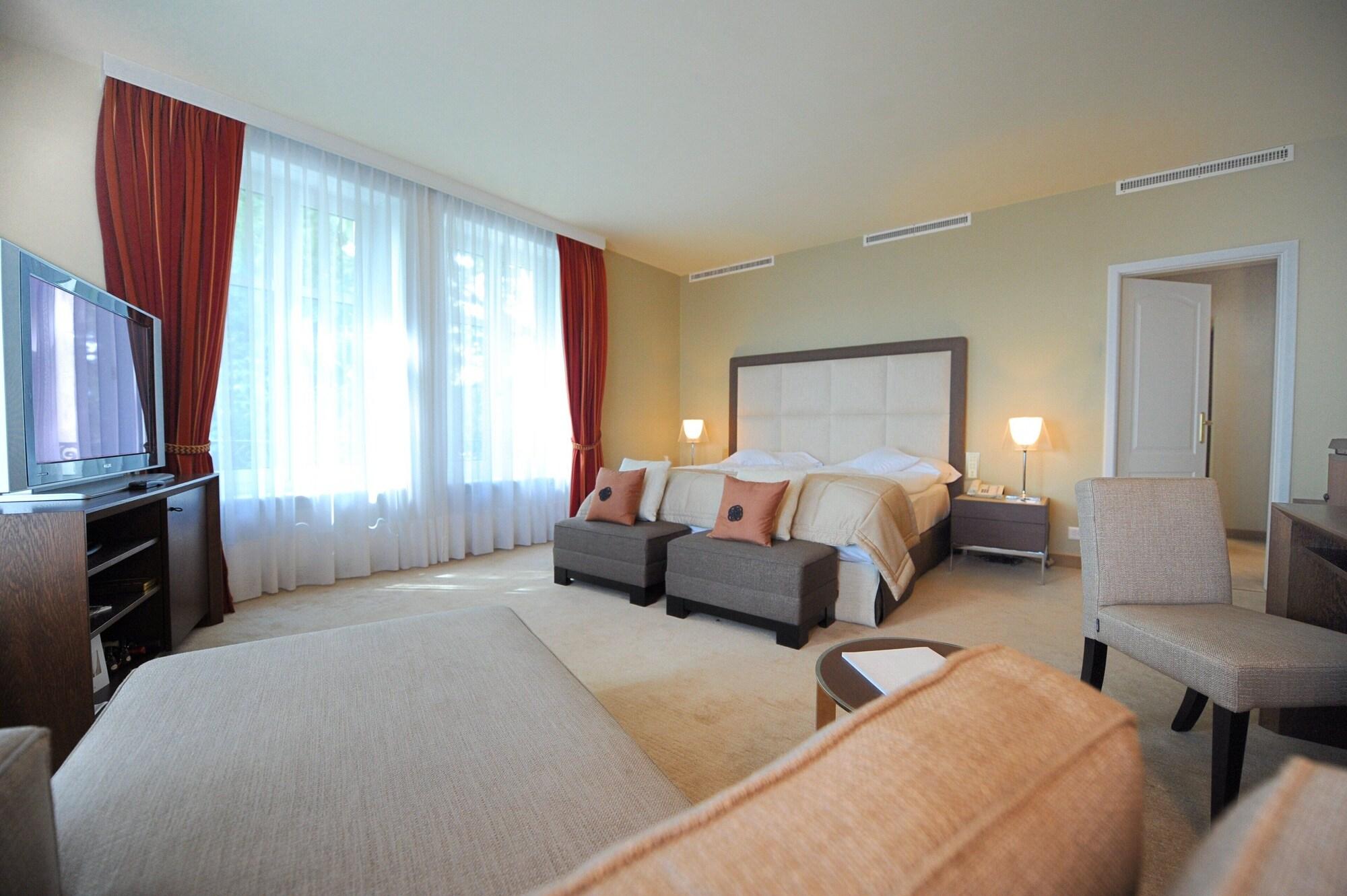 Lausanne Palace מראה חיצוני תמונה A bedroom at the hotel