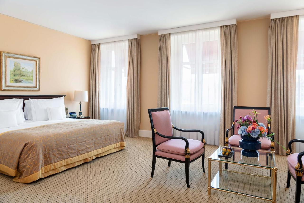 Lausanne Palace מראה חיצוני תמונה A bedroom at the hotel