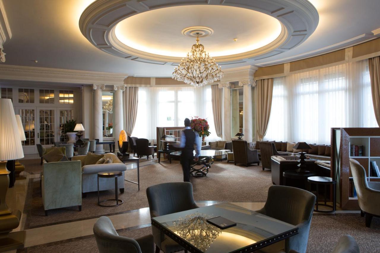 Lausanne Palace מראה חיצוני תמונה The lobby of the hotel