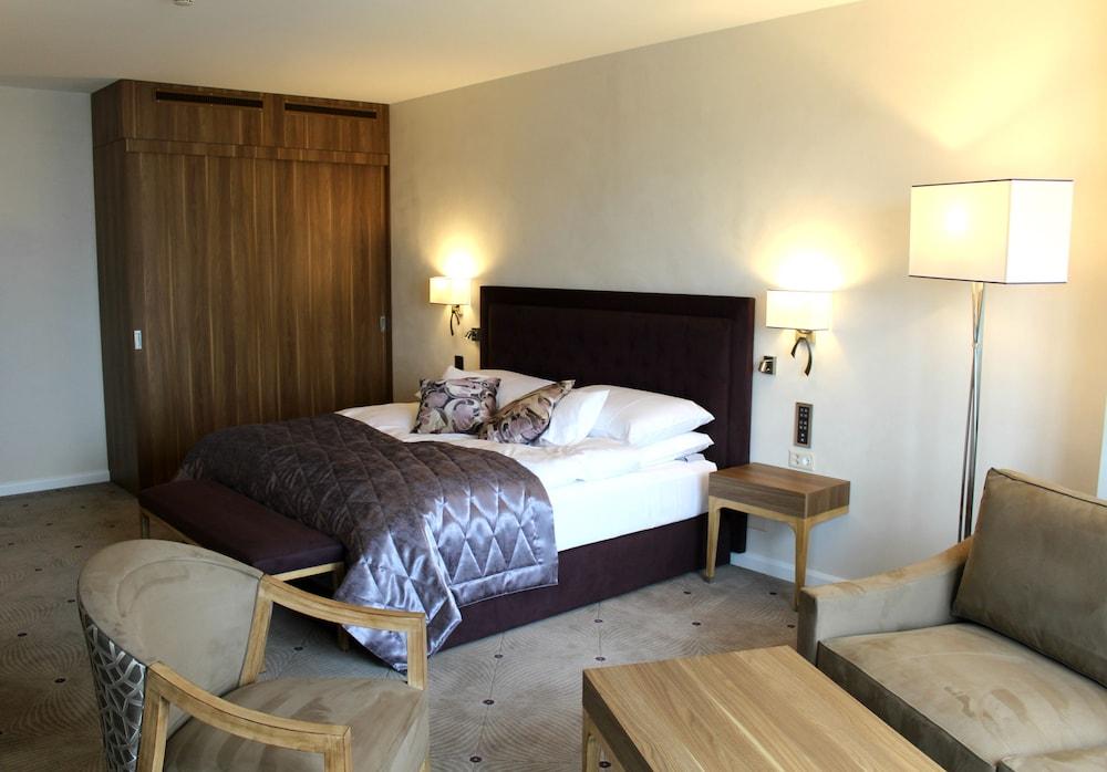 Lausanne Palace מראה חיצוני תמונה A bedroom at the hotel