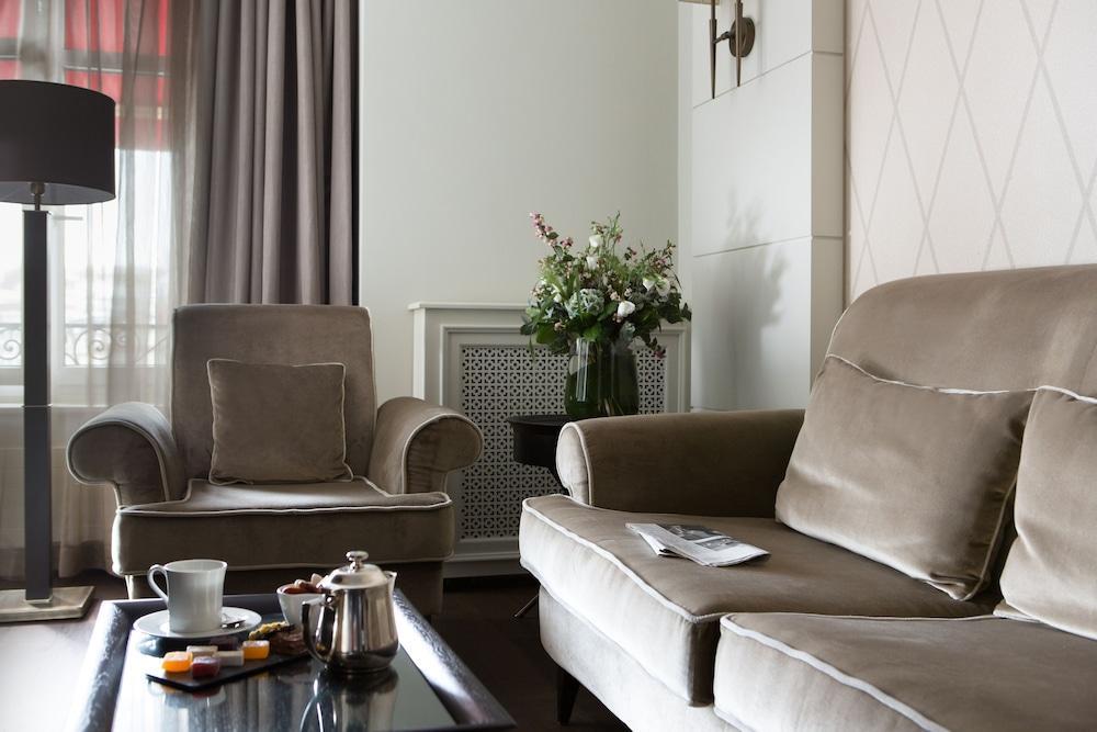 Lausanne Palace מראה חיצוני תמונה A suite at the Hotel de Crillon