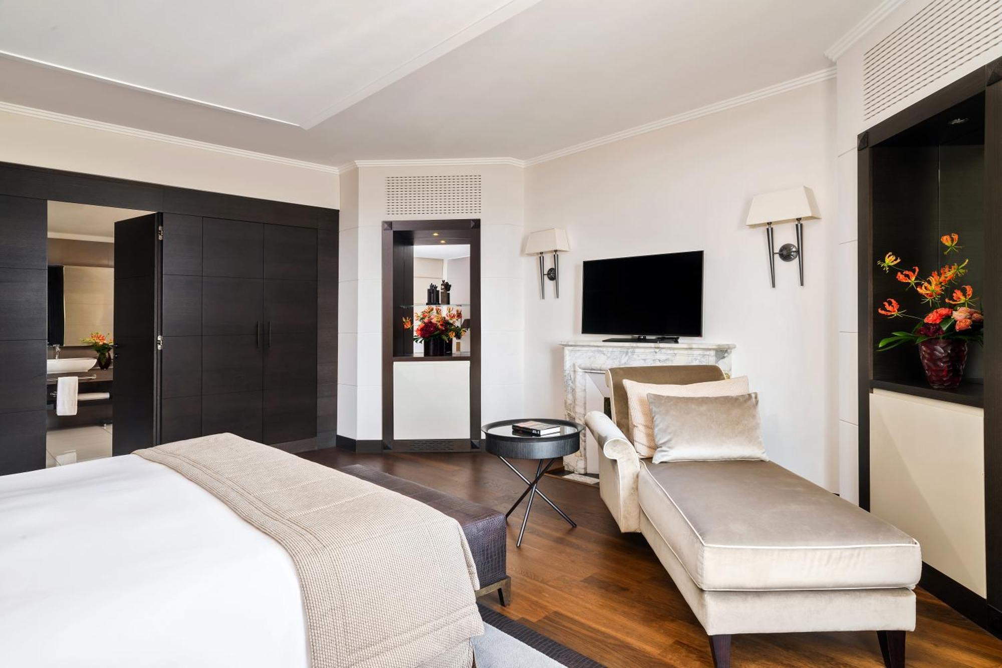 Lausanne Palace מראה חיצוני תמונה A suite at the Mandarin Oriental, Munich