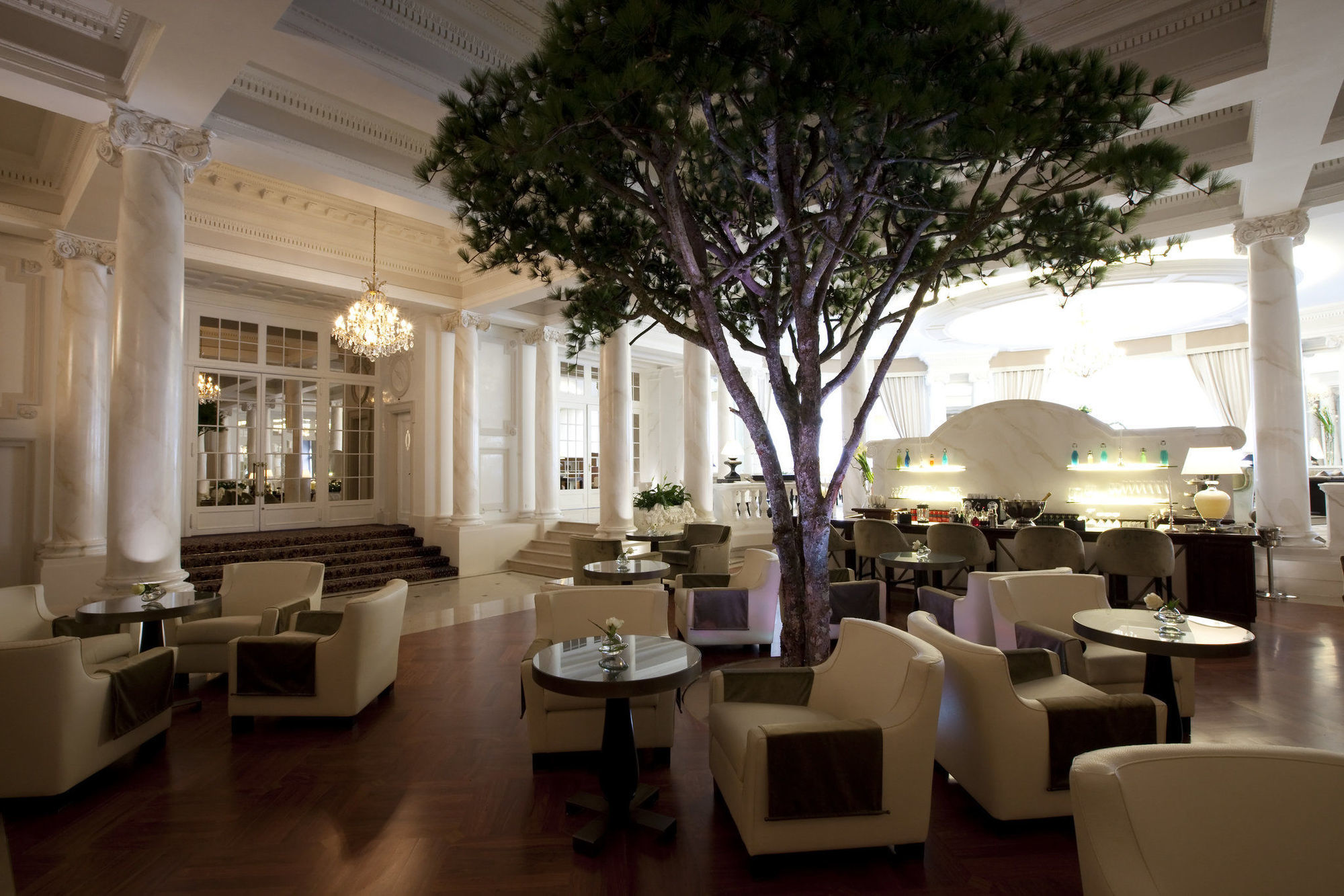 Lausanne Palace מסעדה תמונה The lobby of the hotel