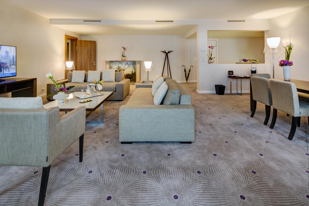 Lausanne Palace מראה חיצוני תמונה A suite at the hotel